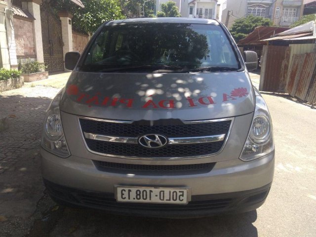 Bán xe Hyundai Starex 2015, màu xám, nhập khẩu, 6 chỗ, 670kg0