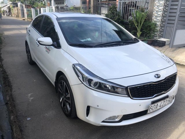 Bán xe giá thấp Kia Cerato 1.6 AT đời 2017, màu trắng, nhập khẩu, xe còn mới hoàn toàn