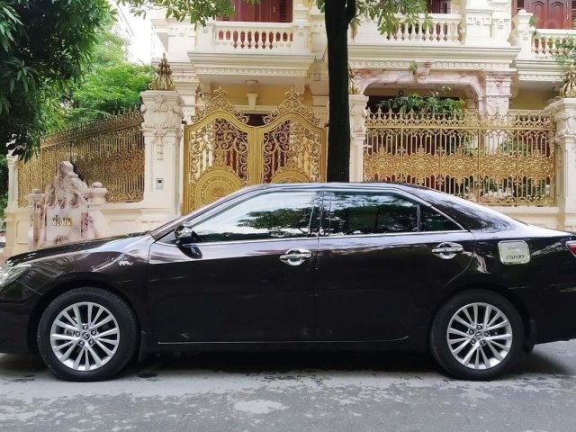 Bán Toyota Camry 2.5Q đời 2018, màu nâu còn mới