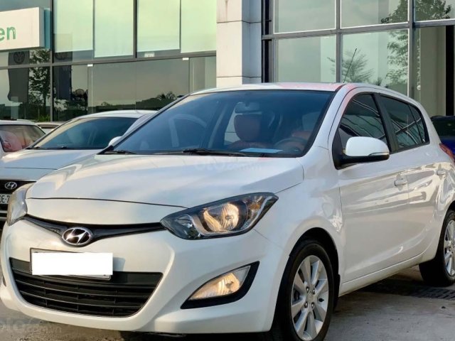 Cần bán lại xe Hyundai i20 1.4 AT 2013, màu trắng, nhập khẩu còn mới0