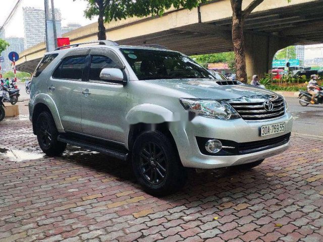 Bán xe cũ Toyota Fortuner 2015, màu bạc