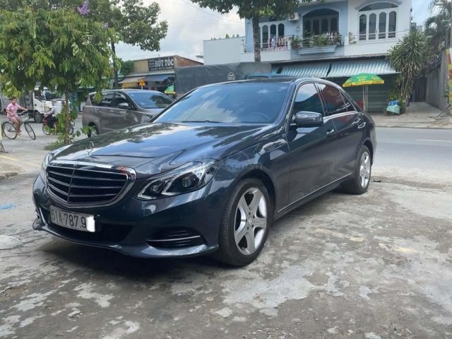 Cần bán xe Mercedes E200 2013, màu xám còn mới, giá chỉ 956 triệu