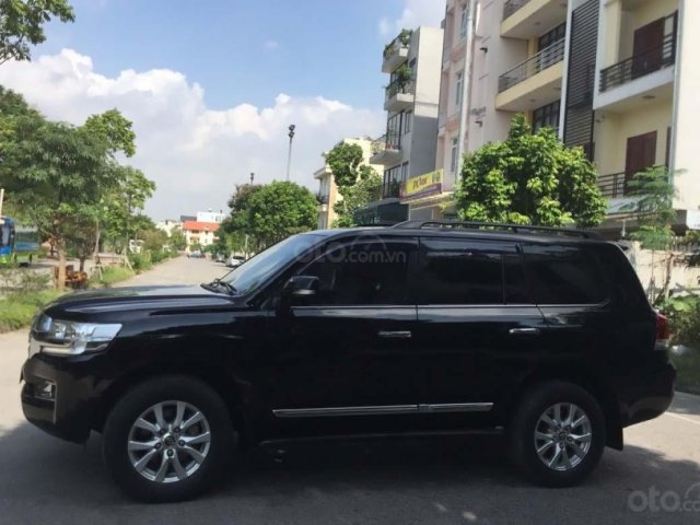 Xe Toyota Land Cruiser VX 4.6 V8 đời 2016, màu đen, nhập khẩu 