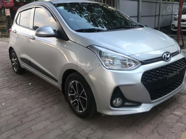 Cần bán Hyundai Grand i10 năm 2017, màu bạc, giá 325tr