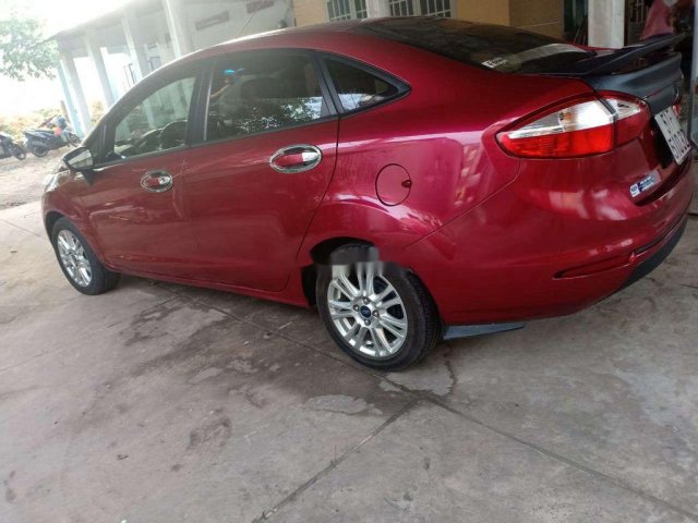 Cần bán Ford Fiesta sản xuất 2015, màu đỏ, nhập khẩu, 355tr