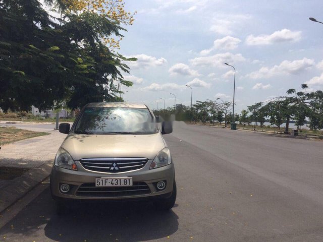 Cần bán lại Mitsubishi Zinger năm 2010, xe gia đình, 295tr0