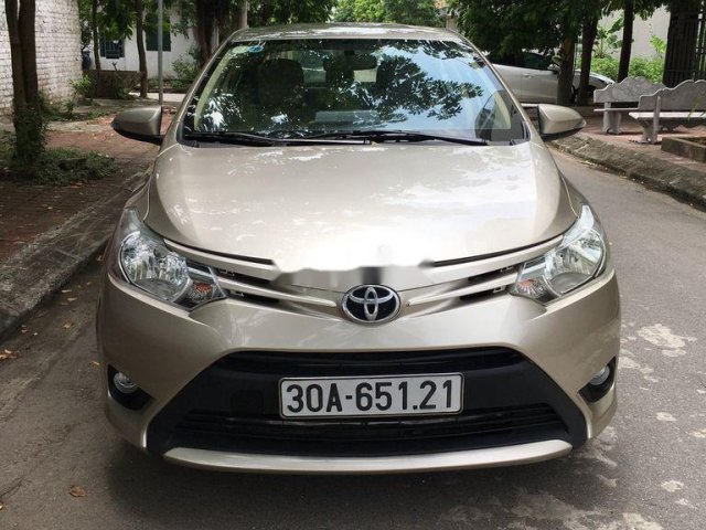 Bán ô tô Toyota Vios sản xuất 2015, màu vàng đẹp như mới0