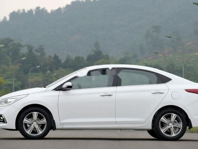 Bán Hyundai Accent năm sản xuất 2020, màu trắng, giá tốt0