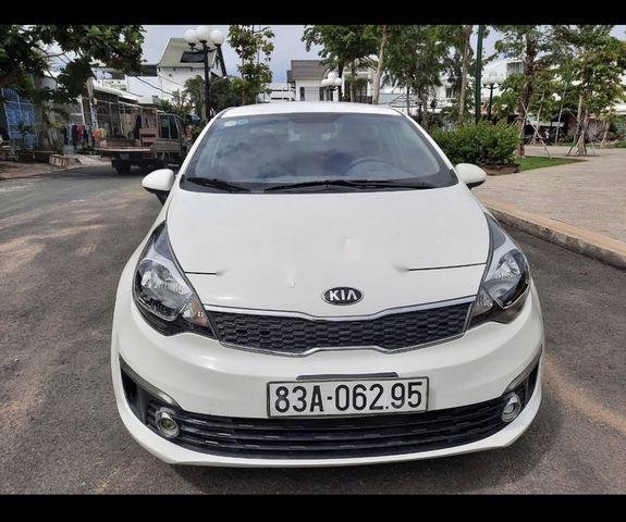 Bán xe Kia Rio MT năm sản xuất 2017, màu trắng, nhập khẩu nguyên chiếc, giá 358tr