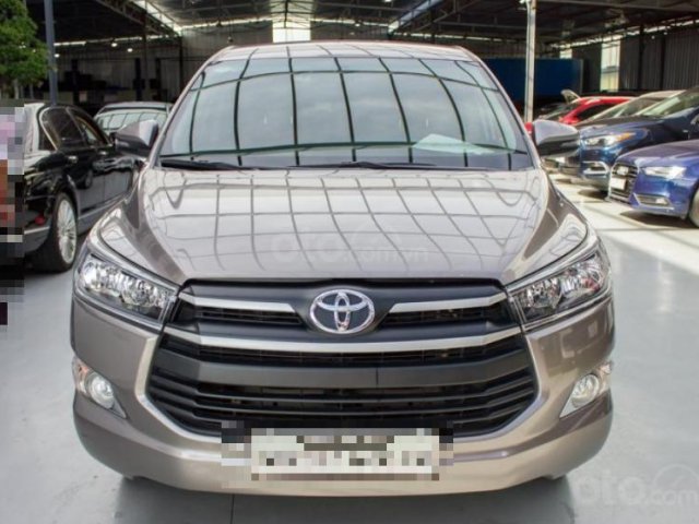 Innova E 2.0 MT 2018 nâu đồng, đi 48.000km