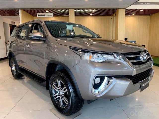 Bán Toyota Fortuner 2.4G sản xuất năm 2020, màu xám, giao xe toàn quốc0