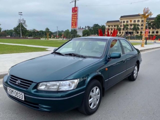 Cần bán lại xe Toyota Camry GLi 2.2 sản xuất 2000, màu xanh lam còn mới0