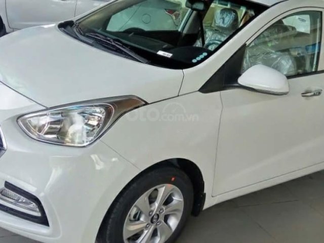 Bán xe Hyundai Grand i10 1.2 MT đời 2020, màu trắng0