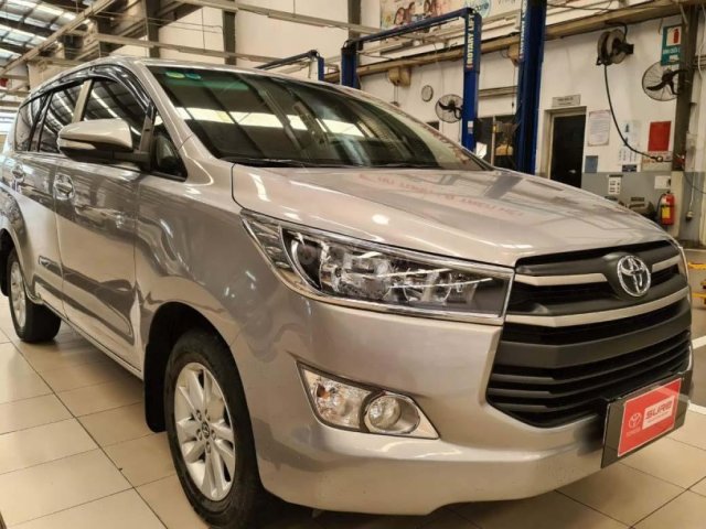 Cần bán Toyota Innova 2.0G năm 2016, màu bạc 