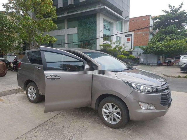 Cần bán lại xe Toyota Innova 2017 xe gia đình0