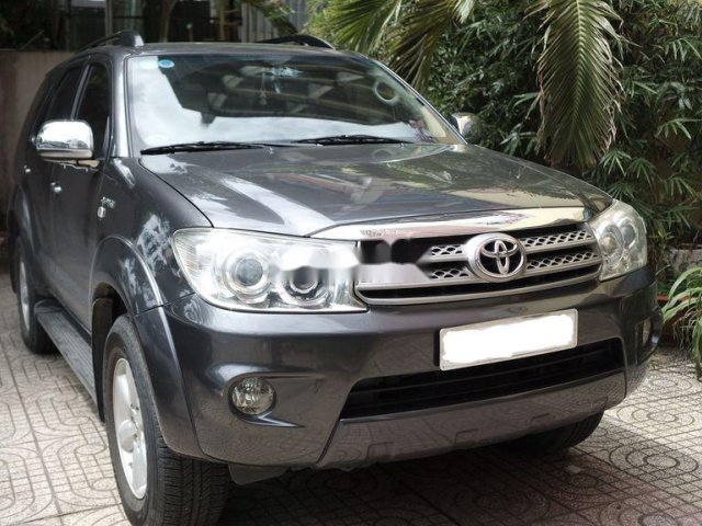 Bán Toyota Fortuner 2.7V năm 2010 còn mới0