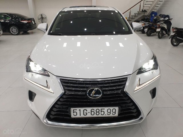 Lexus NX300 2018 màu trắng, đã đi 22000km