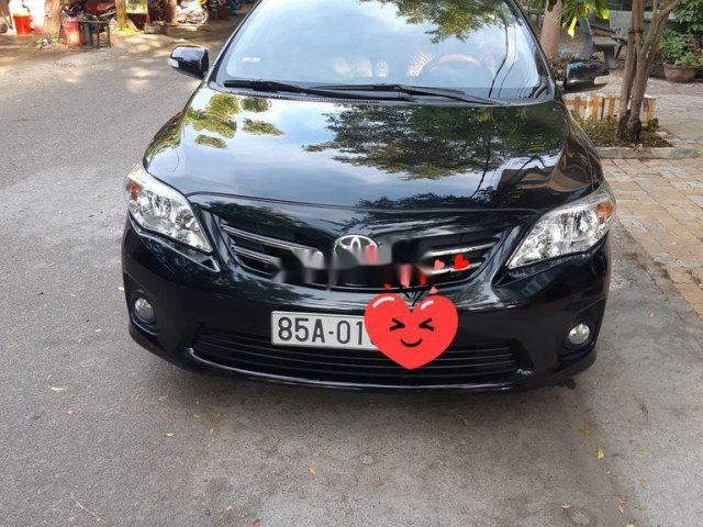 Cần bán xe Toyota Corolla Altis 2014, màu đen còn mới, giá tốt0