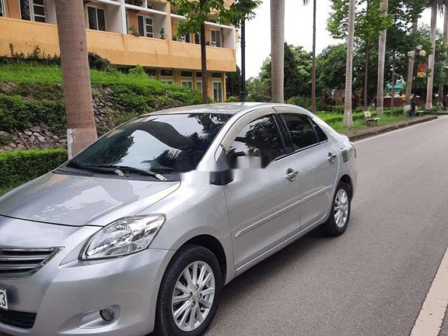 Gia đình bán xe Toyota Vios đời 2010, màu bạc, 288 triệu