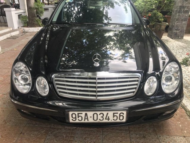 Bán Mercedes E240 đời 2004, màu đen, 368tr