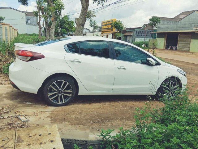 Cần bán gấp Kia Cerato 2.0AT năm 2016, màu trắng, nhập khẩu nguyên chiếc chính chủ0