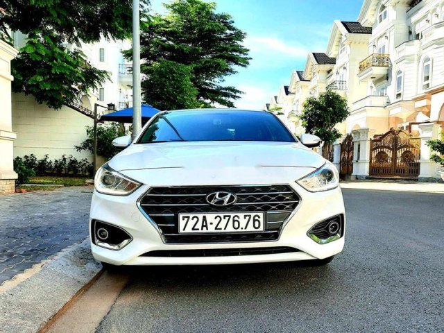 Bán Hyundai Accent sản xuất 2018, màu trắng, bản full0