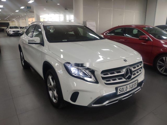 Bán Mercedes GLA 200 năm sản xuất 2019, màu trắng số tự động0