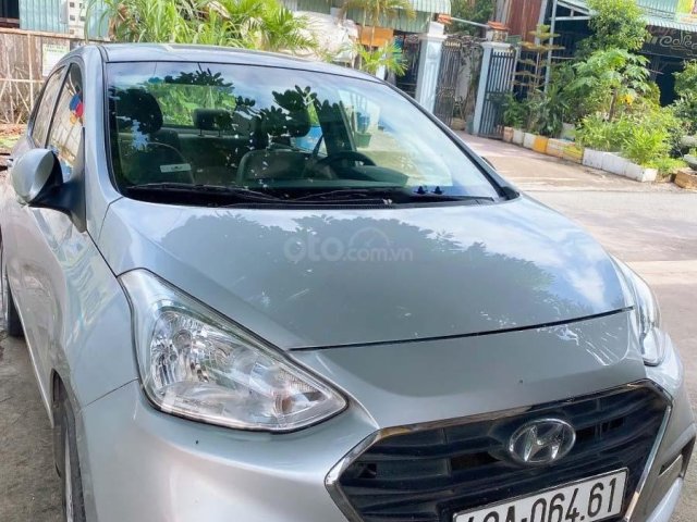 Bán Hyundai Grand i10 năm sản xuất 2017, màu bạc còn mới