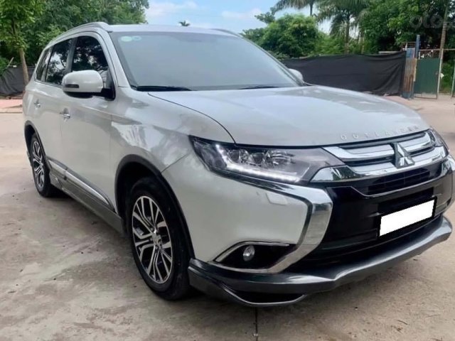 Bán xe Mitsubishi Outlander năm sản xuất 2018, màu trắng còn mới