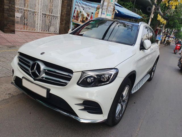 Mercedes GLC 300 trắng nâu 2018 trả trước 650tr nhận xe0