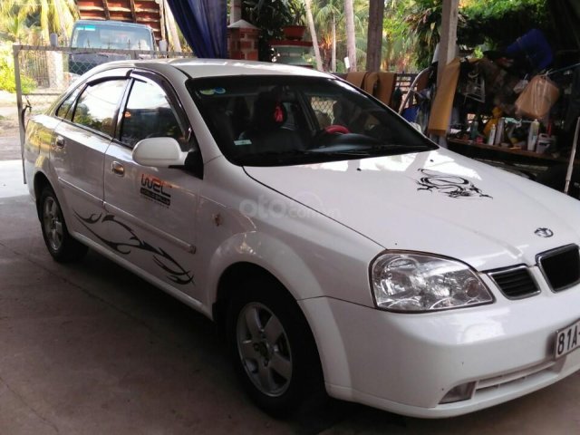 Chính chủ cần bán gấp Daewoo Lacetti đời 2004 còn mới, màu trắng, giá chỉ 125 triệu đồng