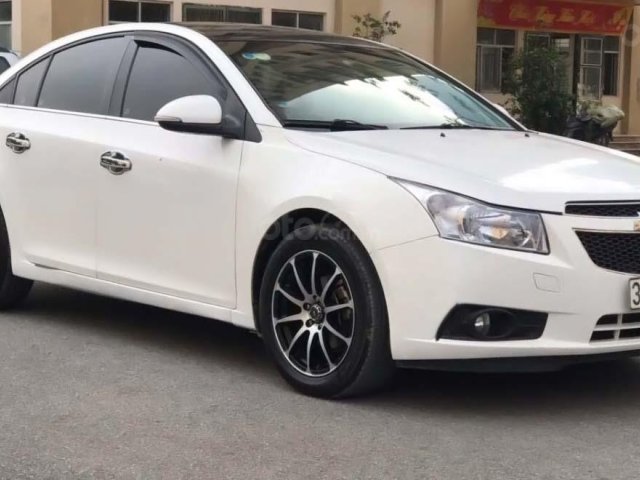 Cần bán Chevrolet Cruze LTZ 1.8 AT 2015, màu trắng, số tự động