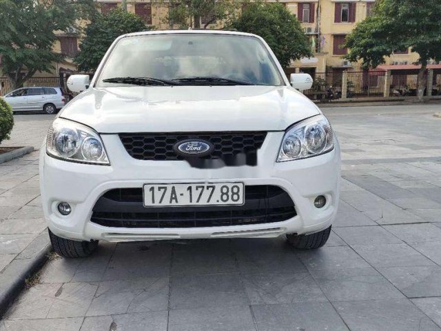 Cần bán Ford Escape năm 2011, màu trắng chính chủ0