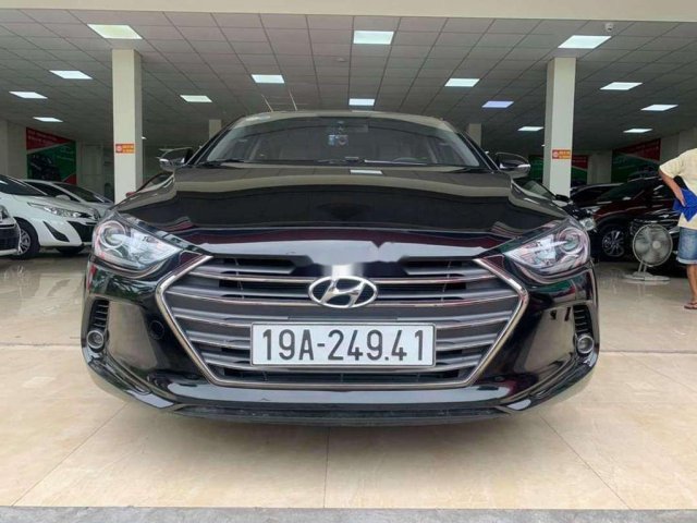 Cần bán lại xe Hyundai Elantra đời 2019 còn mới0