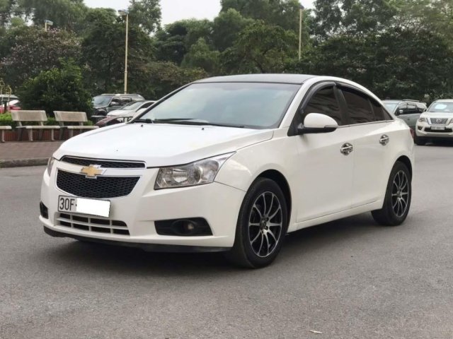 Cần bán gấp Chevrolet Cruze LTZ 1.8 AT đời 2015, màu trắng 