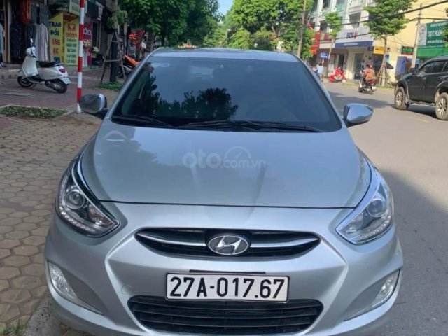 Cần bán lại xe Hyundai Accent 1.4 AT năm 2014, màu bạc, nhập khẩu Hàn Quốc như mới, 390 triệu0