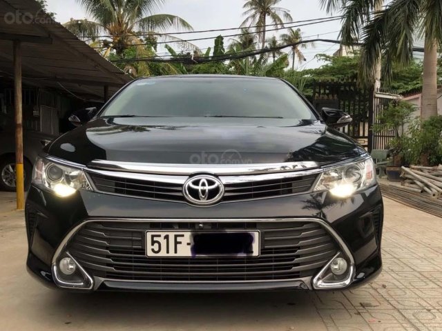 Bán ô tô Toyota Camry 2.0E sản xuất 2016, màu đen, giá 780tr