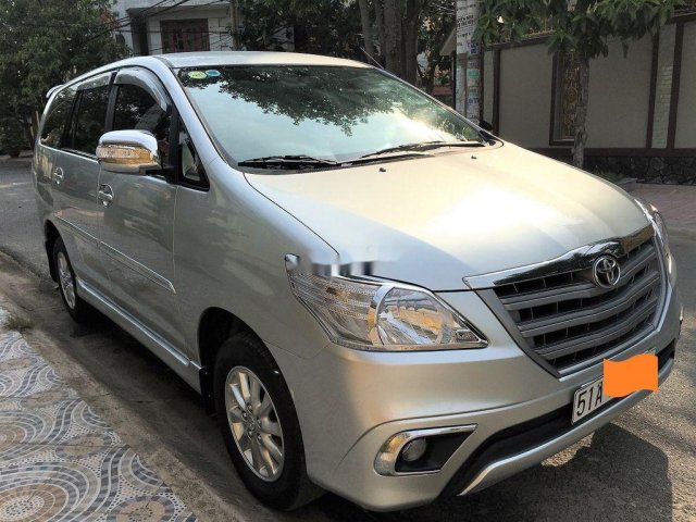 Cần bán gấp Toyota Innova đời 2014, màu bạc, giá chỉ 378 triệu