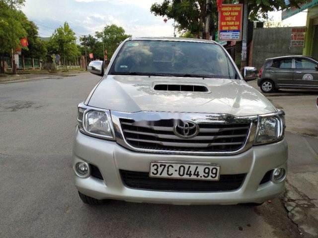 Bán xe Toyota Hilux năm sản xuất 2012, màu vàng cát0