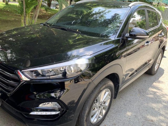 Xe Hyundai Tucson 2.0AT năm 2019, màu đen số tự động