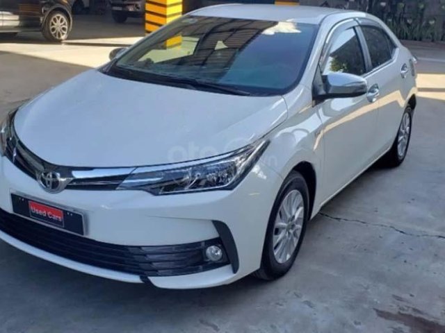 Bán lại xe Toyota Corolla Altis năm sản xuất 2017, màu trắng0