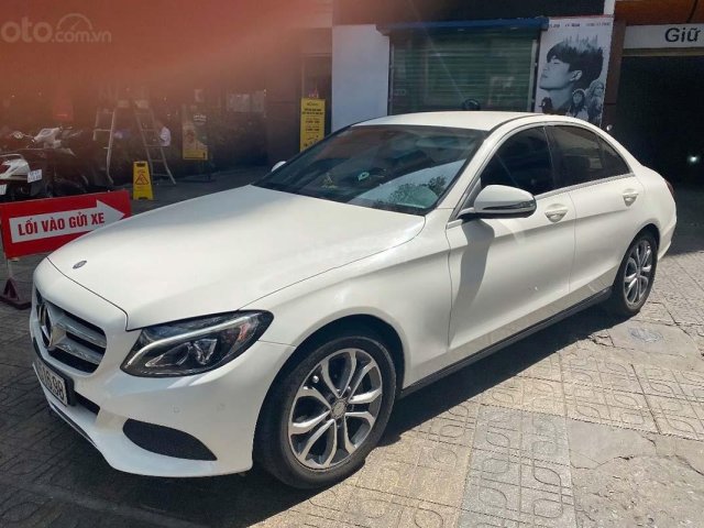 Bán ô tô Mercedes C200 sản xuất năm 2016, màu trắng