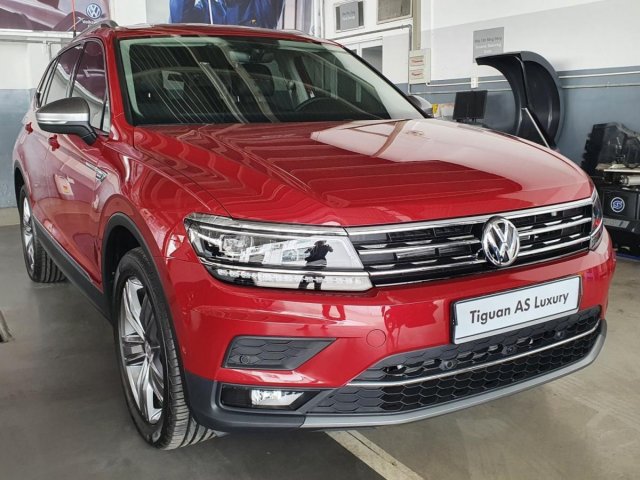 Khuyến mãi tháng 7/2020 xe Tiguan Allspace đỏ mận 2020 giảm giá trực tiếp lên đến 207 triệu tiền mặt + kèm gói quà tặng