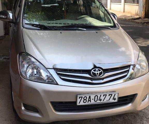 Gia đình bán ô tô Toyota Innova đời 2008, màu vàng cát0