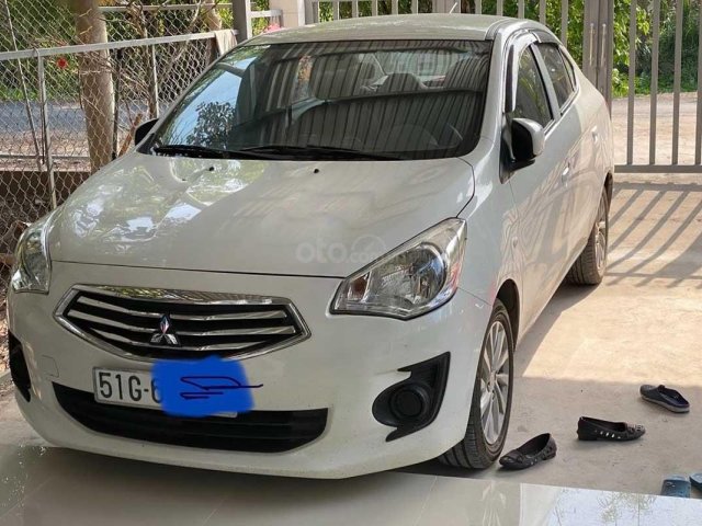 Gia đình bán Mitsubishi Attrage sản xuất năm 2018, màu trắng, xe nhập