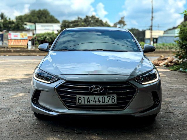 Cần bán gấp Hyundai Elantra 1.6 AT sản xuất 2018, 555 triệu