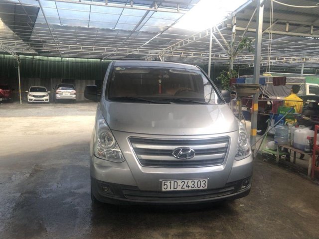 Cần bán Hyundai Starex sản xuất 2017, xe nhập, số sàn, giá 650tr