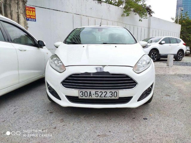 Cần bán xe Ford Fiesta sản xuất năm 2013, màu trắng, nhập khẩu, giá tốt