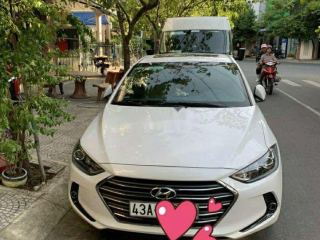 Cần bán Hyundai Elantra năm 2018, màu trắng, nhập khẩu còn mới, giá tốt