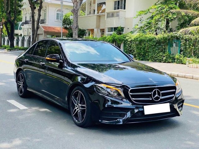 Bán Mercedes E300 sản xuất năm 2019, màu đen số tự động0